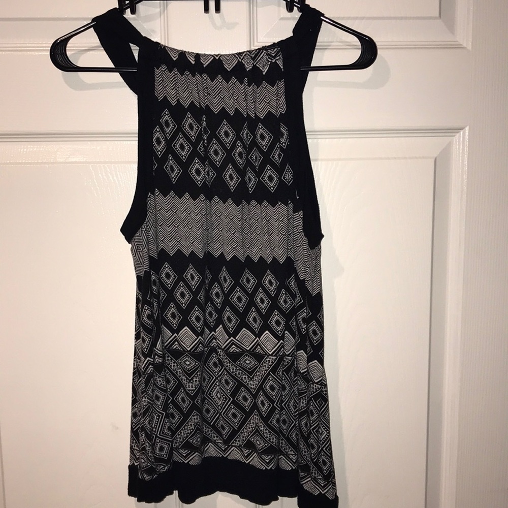 Black tank top - Picture 2 of 3